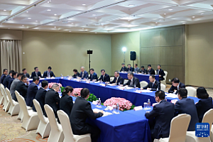 李强出席在巴西中资企业座谈会